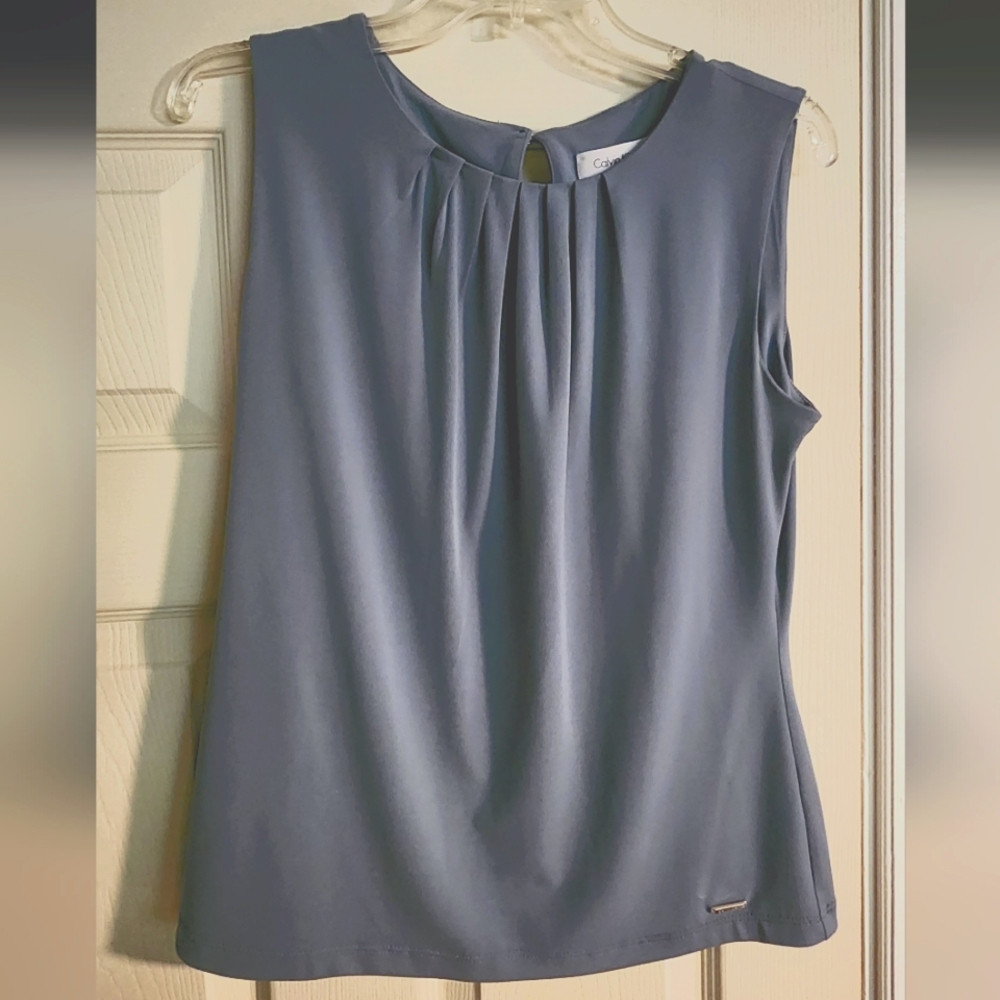 Calvin Klein stretch pleated crew neckline sleeveless top size M